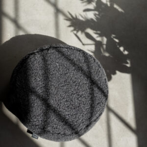 Antracite-wool-zafu-in-the-shadow