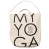 En yoga kasse, yoga tote, i bomulls canvas med vår logga tryckt i svart.