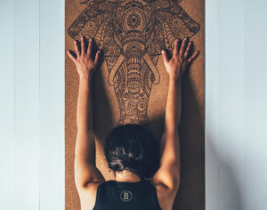 Yoga mat in cork with a Ganesha print.