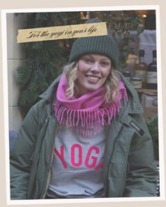 Collegetröja Grå + Cerise. Sweatshirt Gray + Cerise.