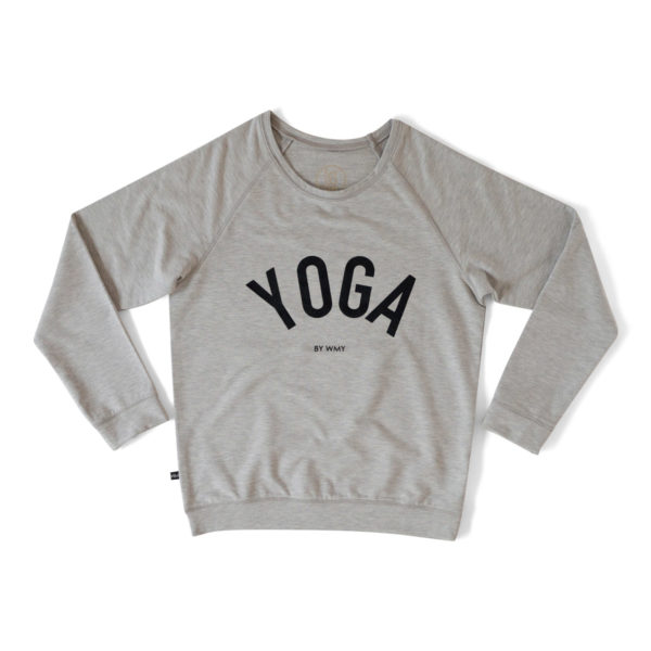Grå sweatshirt med texten YOGA i svart