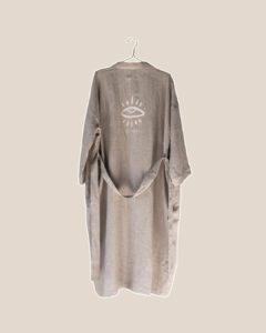 The Eye Linen Kimono. - with an embroidery tone-in-tone at the back.