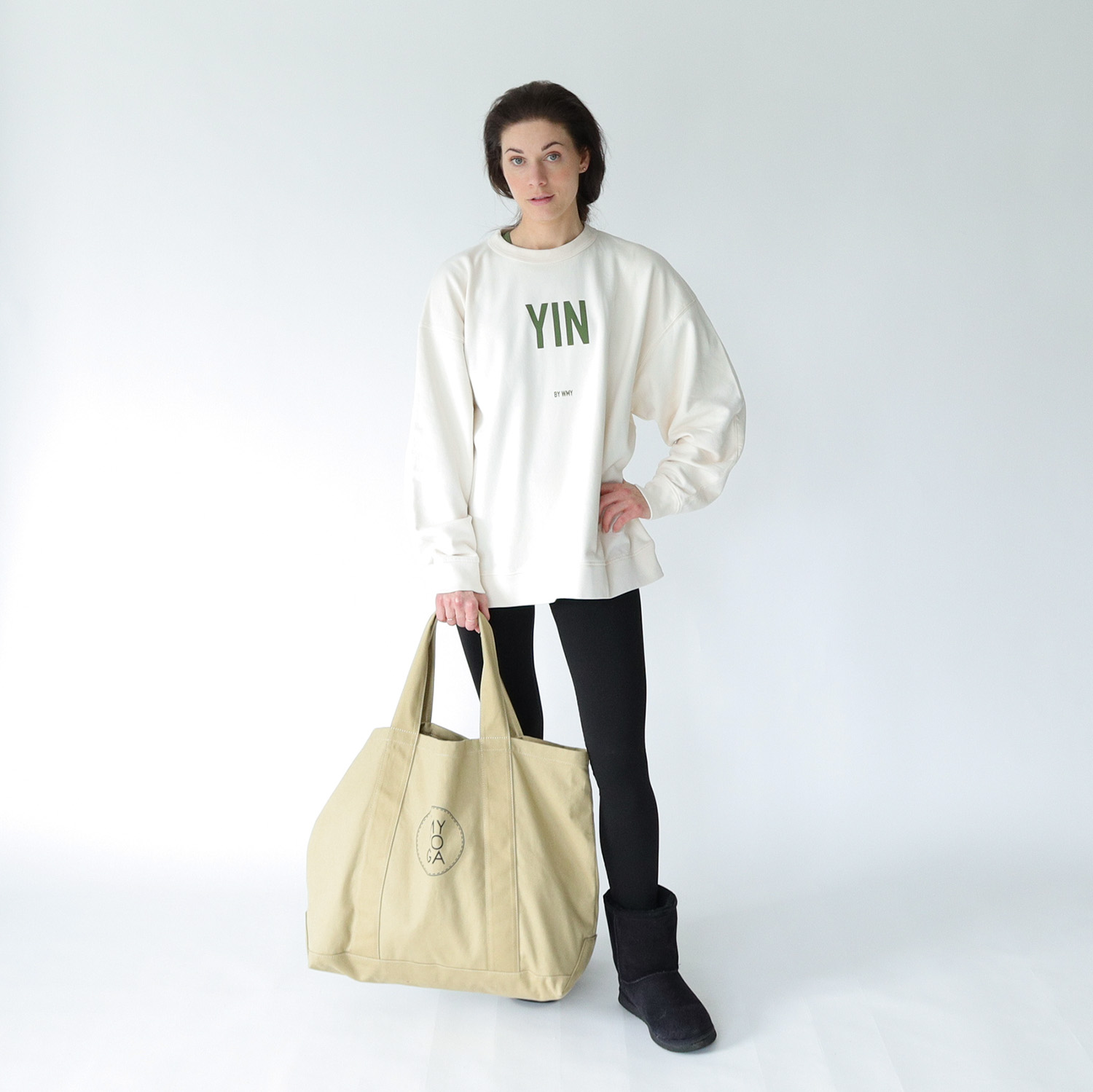 Over-Sized YIN Yoga Sweatshirt i Off White -print in green Color.