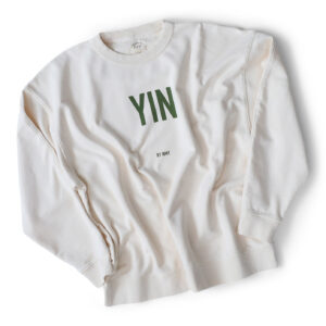 Over-Sized YIN Yoga Sweatshirt i Off White -print in green Color.