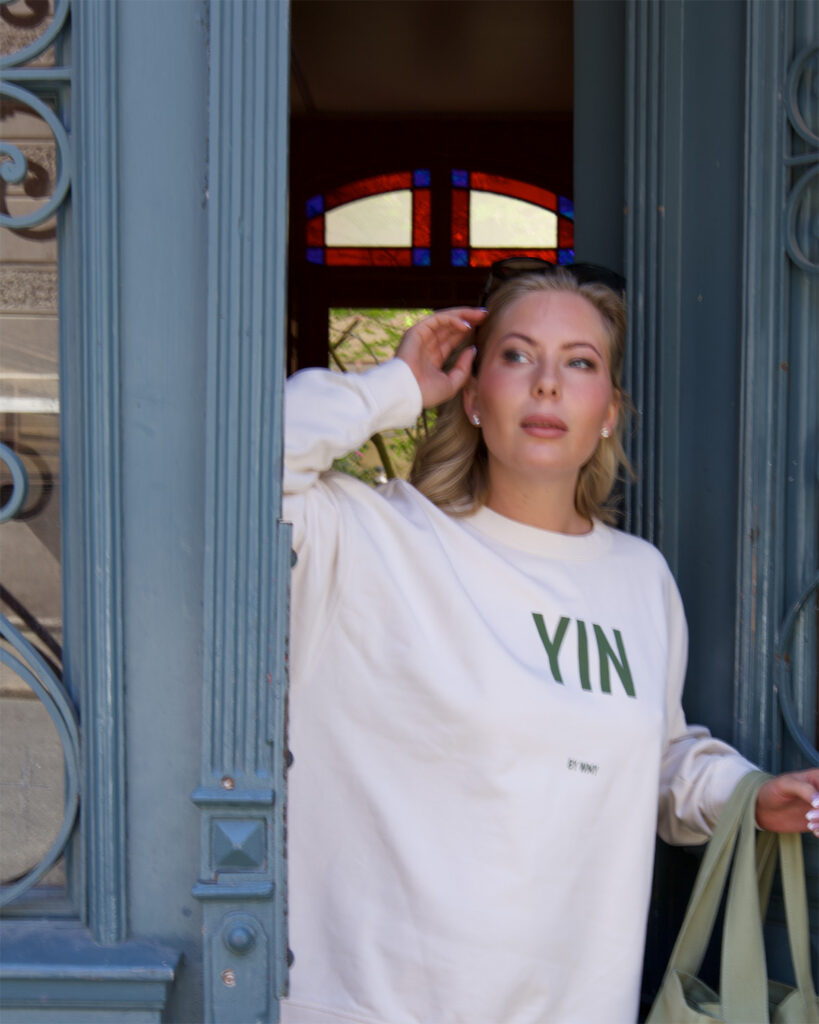 YIN sweatshirt. Yin tröja.