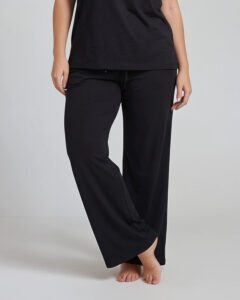 4.5 Wide lounge Trousers black. Vida lounge byxor, färg svart.