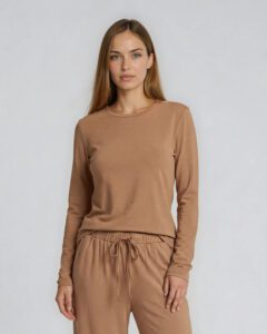 4.5 Wide lounge Trousers cinnamon. Vida lounge byxor, färg kanel. Long sleeved slim top, cinnamon. Långärmad top, kanel.