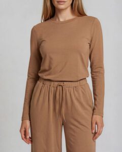 Long sleeved slim top, cinnamon. Långärmad top, kanel.