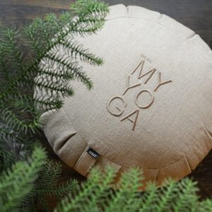Natural Linen Meditationpillow under the Christmastree. Julklappstups meditationskudde i linne.