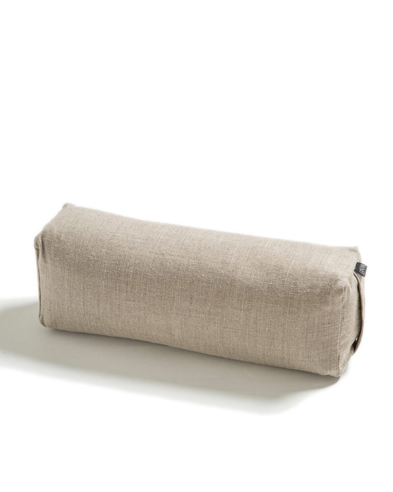 Yogabolster i reseformat av 100% linne med bovetefyllning. Resebolster Linne.