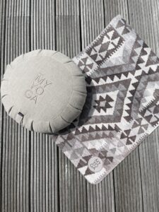 Greige Kilim Yoga Mat. Yoga Matta Kelim Greige