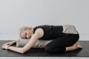 Johanna resting on a linen bolster with a weight pillow on her back.