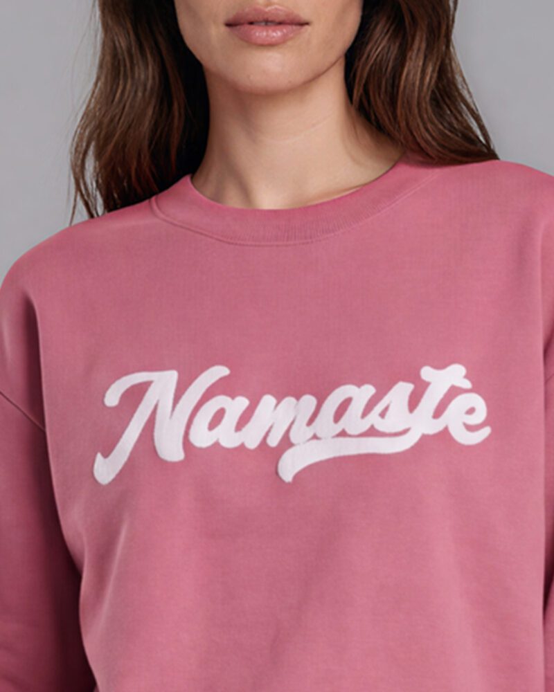 Hallonrosa Namaste Sweatshirt.. Raspberrypink Namaste Sweatshirt. Himbeerrosa Namaste Sweatshirt.