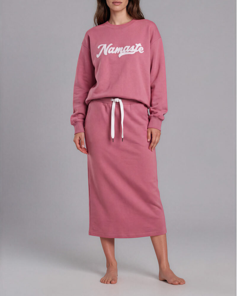 Namaste sweatshirt och Sweatshirtkjol i hallonrosa. Raspberrypink Namaste Sweatshirt. Himbeerrosa Namaste Sweatshirt.