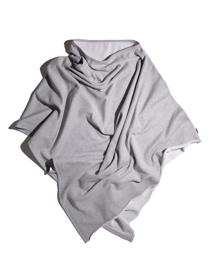 Grå Sweatshirt Poncho. Grey Sweatshirt Poncho. Graue Sweatshirt Poncho