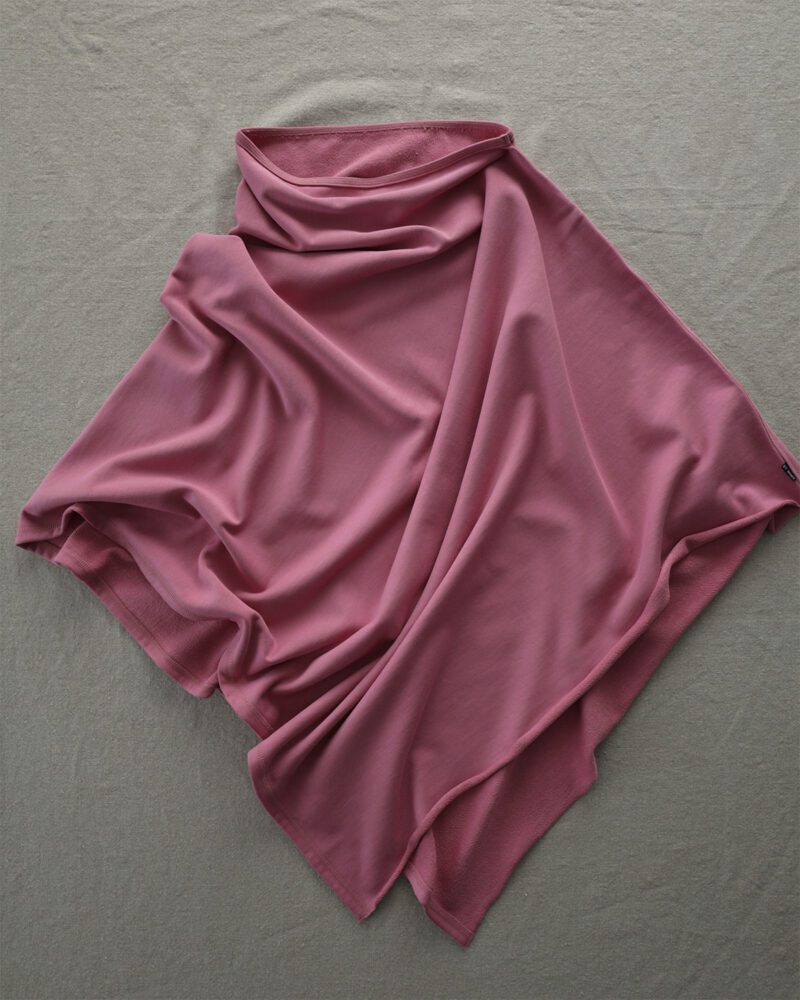 Hallonrosa Sweatshirt Poncho. Raspberrypink Sweatshirt Poncho. Himbeerrosa Sweatshirt Poncho
