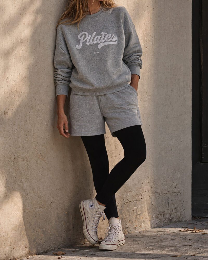 Graue Pilates Sweatshirt. Grey Pilates Sweatshirt. Grå Pilates Sweatshirt.